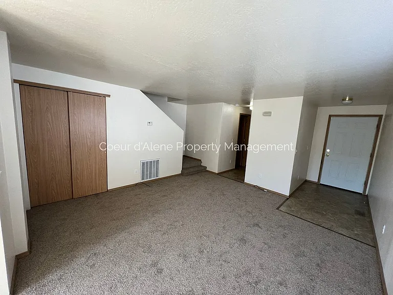 1908 E 1st Ave — Photo 3