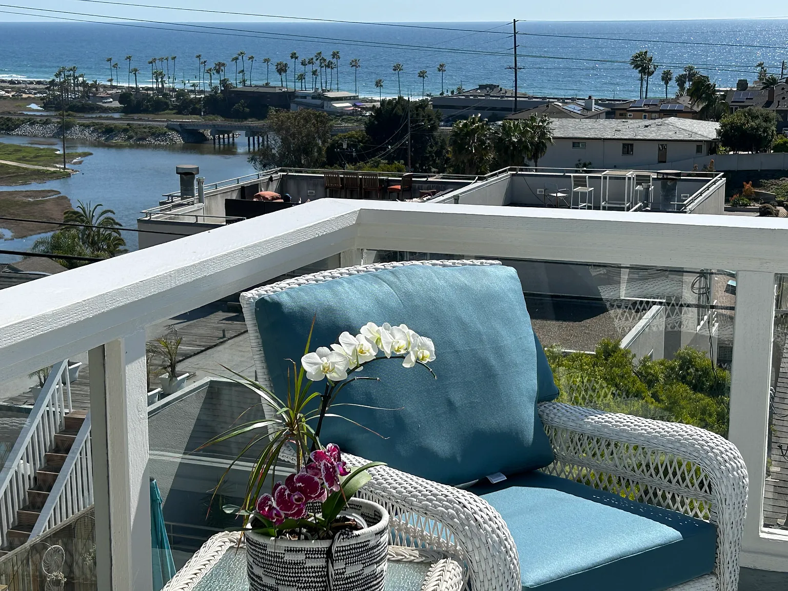 2 bed, 1.5 bath, 2100 sqft, $7,000 — Photo 1