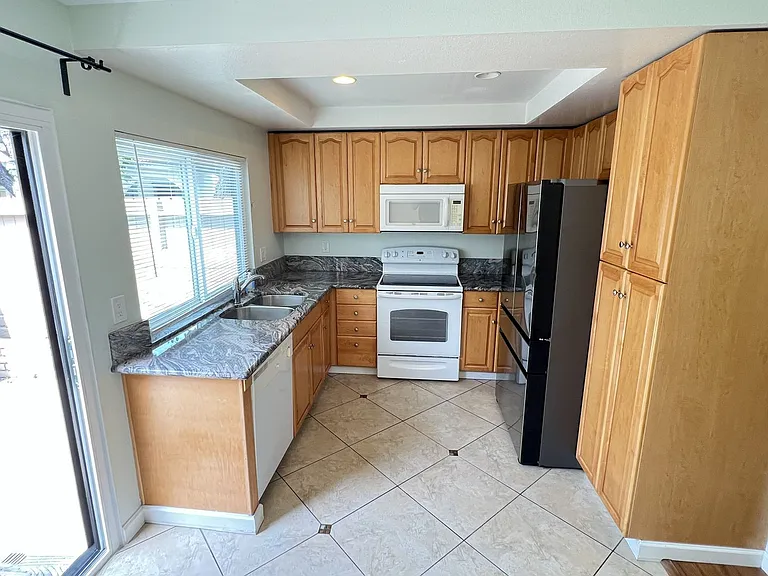 1910 W Palmyra Ave #92 — Photo 5