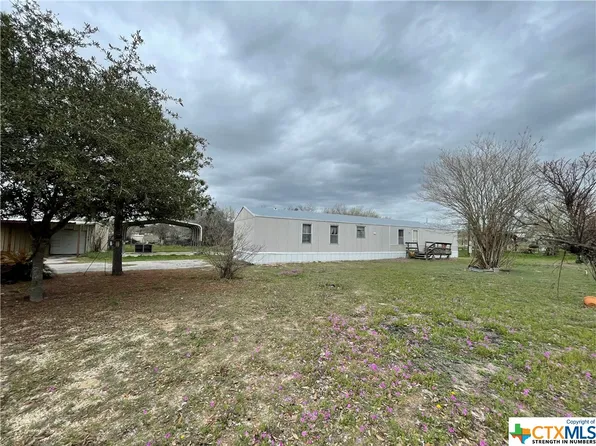 113 Creekview Dr, Floresville, TX 78114
