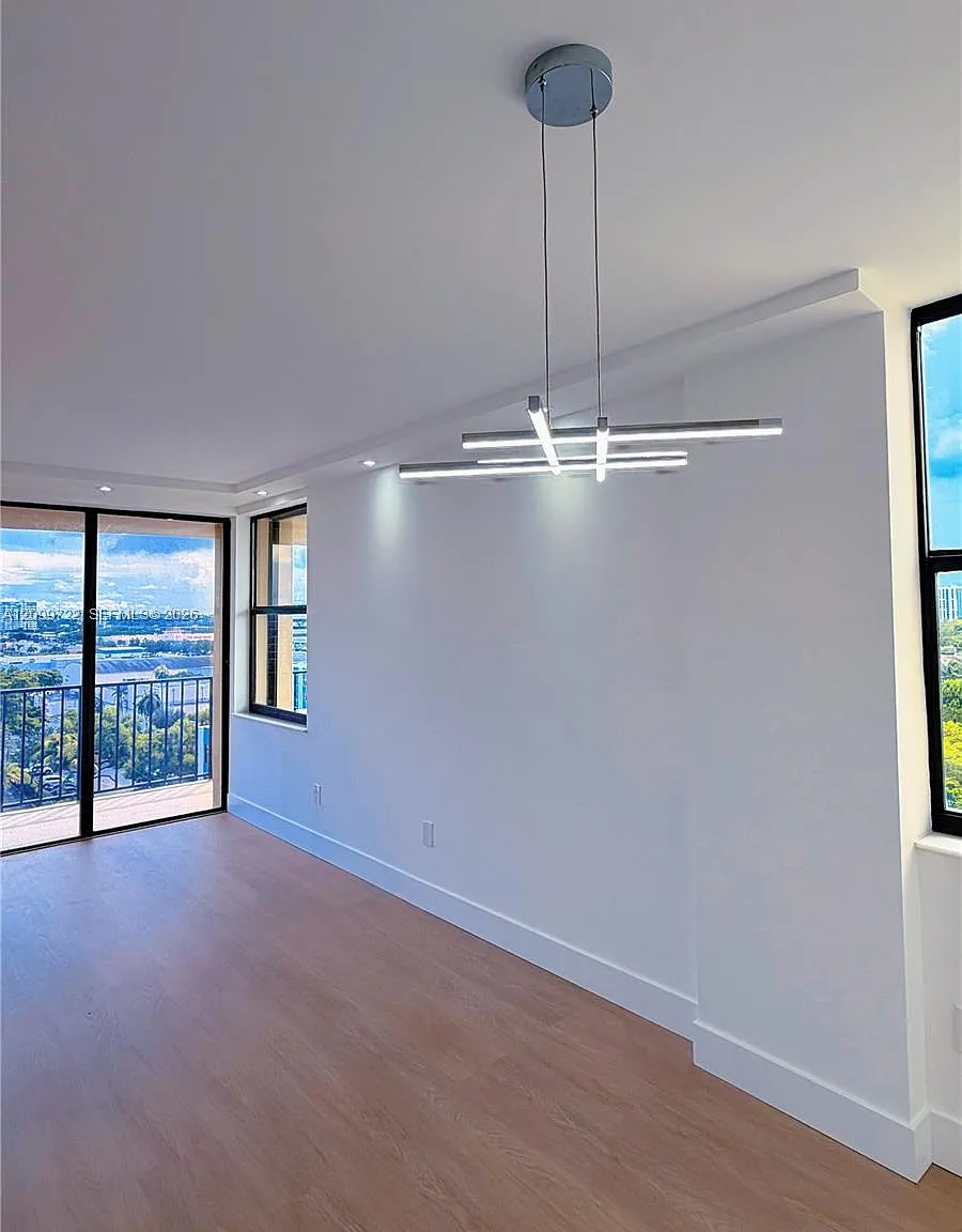 Greenwich Ph I Condo — Photo 2