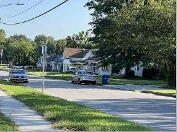 Exterior Neighborhood (street photo)