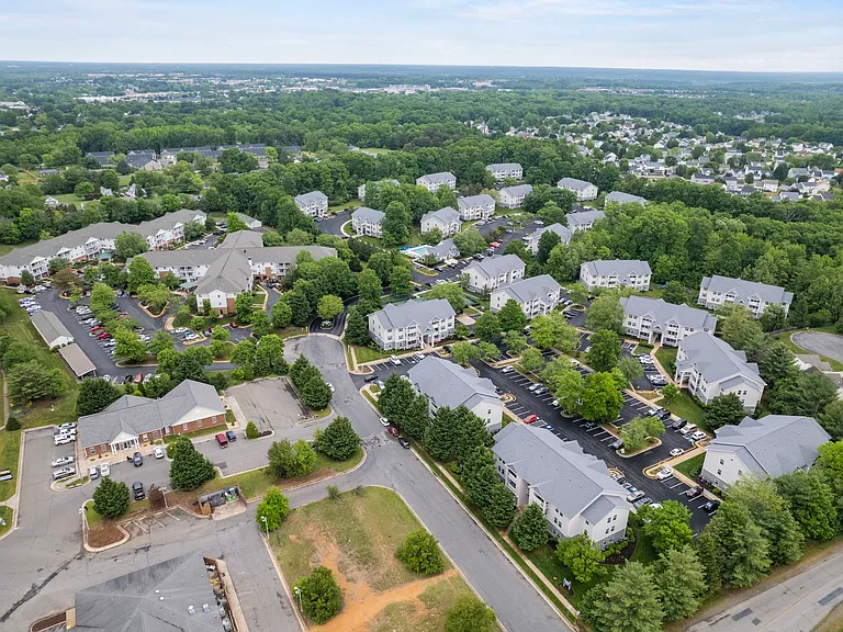Salem Run Apartment Homes — Photo 39