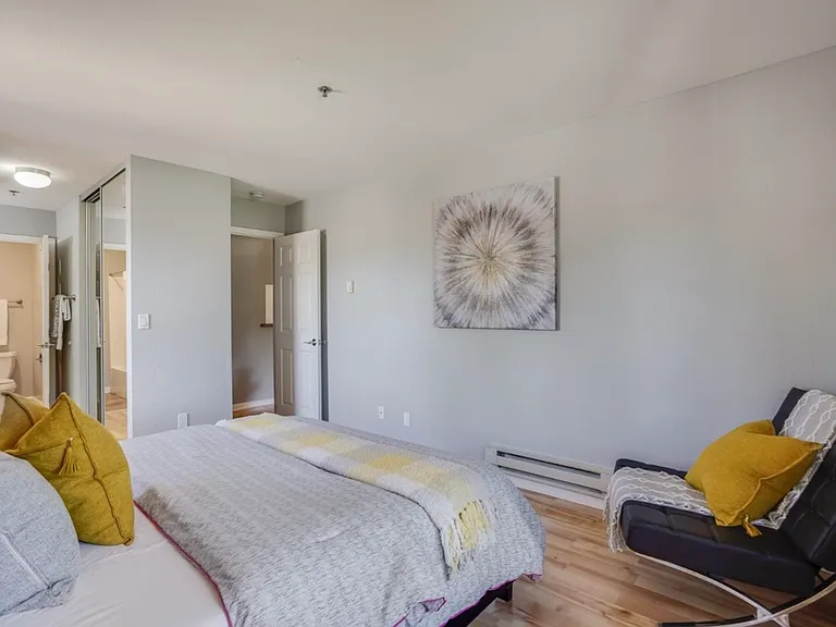 880 E Fremont Ave — Photo 8