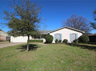 407 Rolling Hill Dr, Cleburne, TX 76033