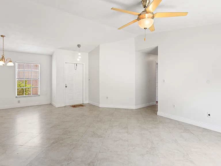 13945 Langley Pl — Photo 10