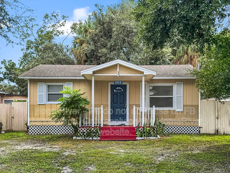 1512 W Comanche Ave