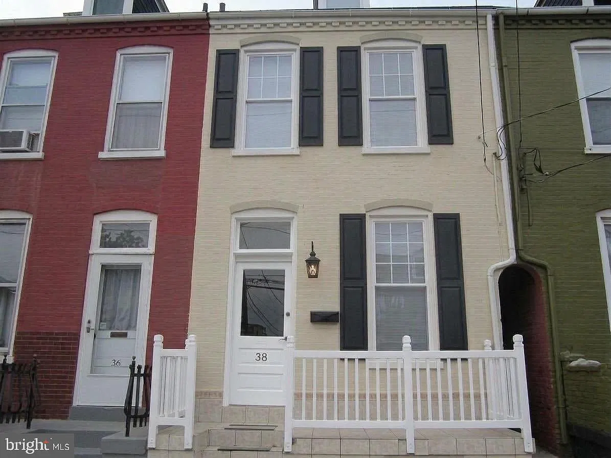 3 bed, 2.0 bath, 1326 sqft, $1,850 — Photo 1