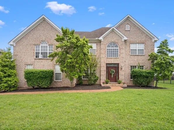 121 Pilot Knob Ln, Hendersonville, TN 37075
