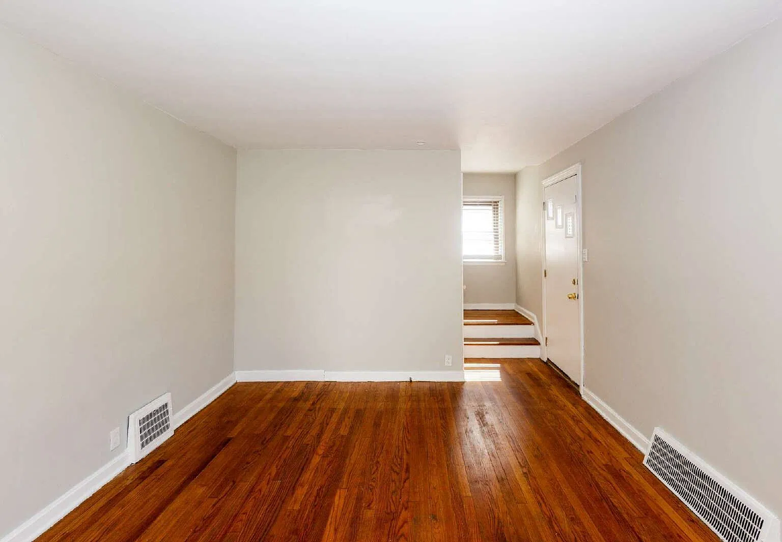 3 bed, 1.0 bath, 1430 sqft, $1,300 — Photo 4