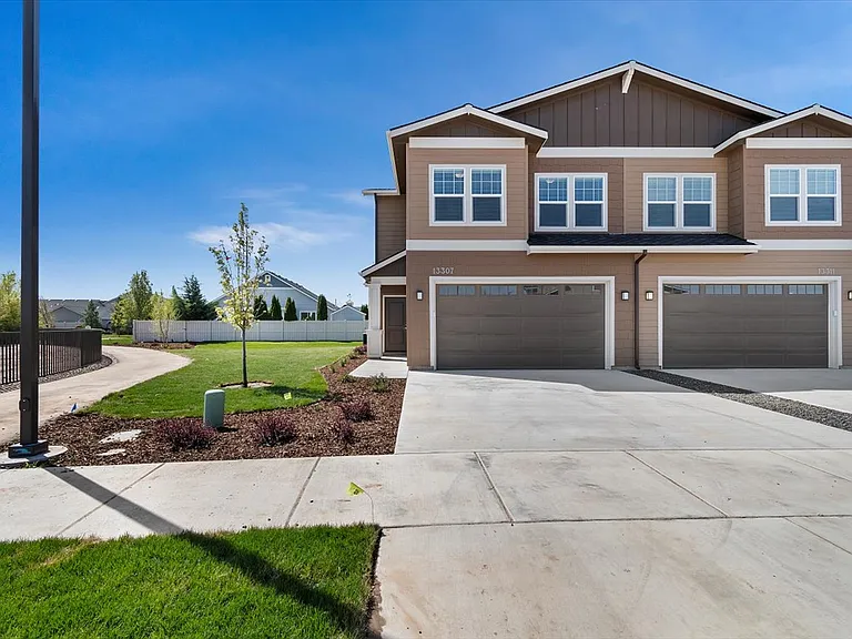 Cedar Crossing Luxury Townhomes — Photo 77