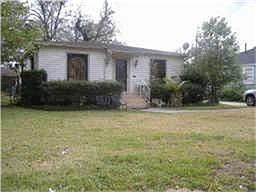 CORNER LOT HOUSE VIEW IN CORNER OF SATSUMA AND EVERGREEN