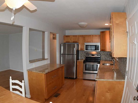 5th image of 913 Pleasure Ave #1