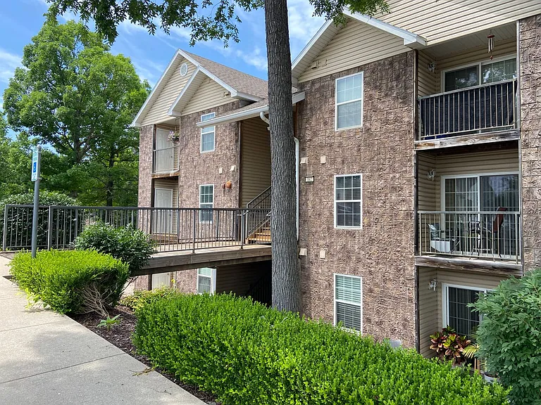 142 E Vixen Cres — Photo 1