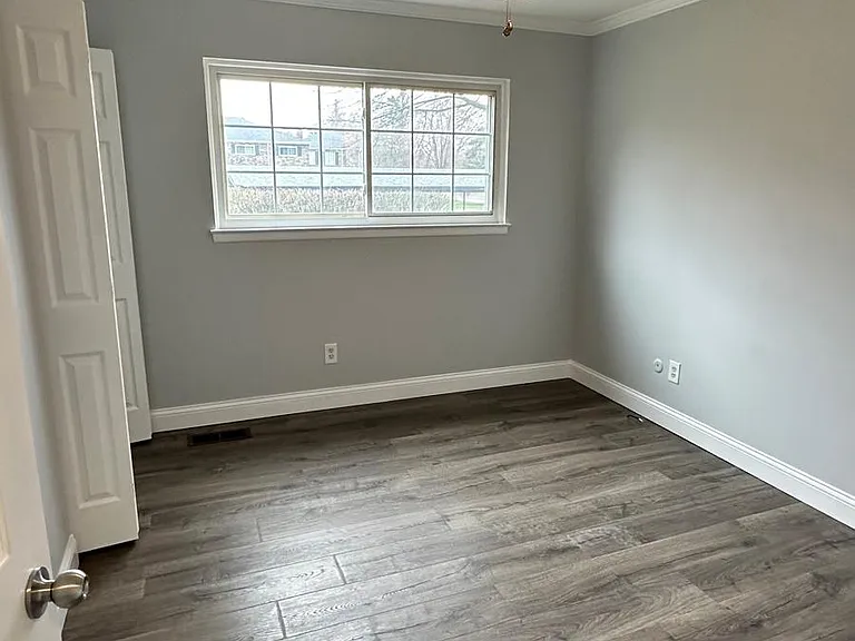 653 E Fox Hills Dr — Photo 17