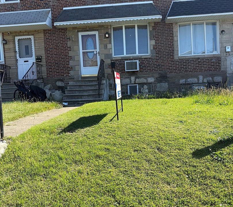 2nd image of 2825 Gilham St