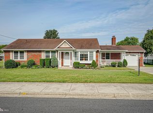 33 Meadow Rd, Pennsville, NJ 08070
