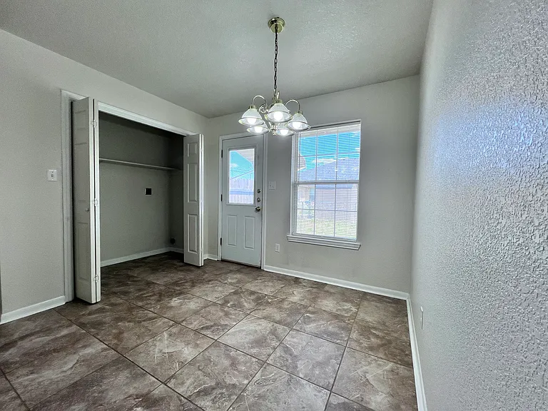 3800 Uvalde Dr #B — Photo 5