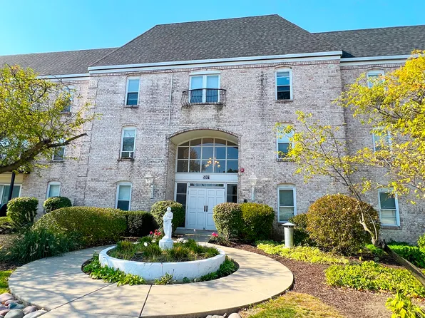 5001 Carriageway Dr Unit A-211, Rolling Meadows, IL 60008