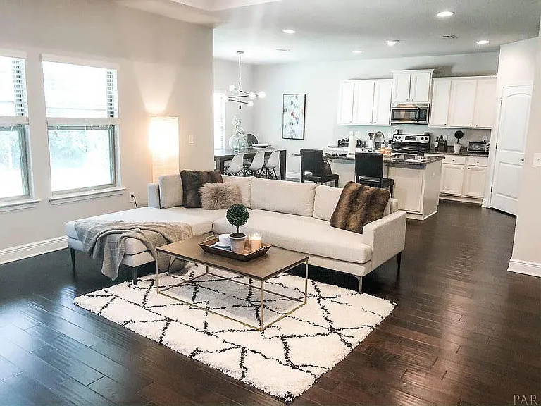 4873 Dupont Cir — Photo 3