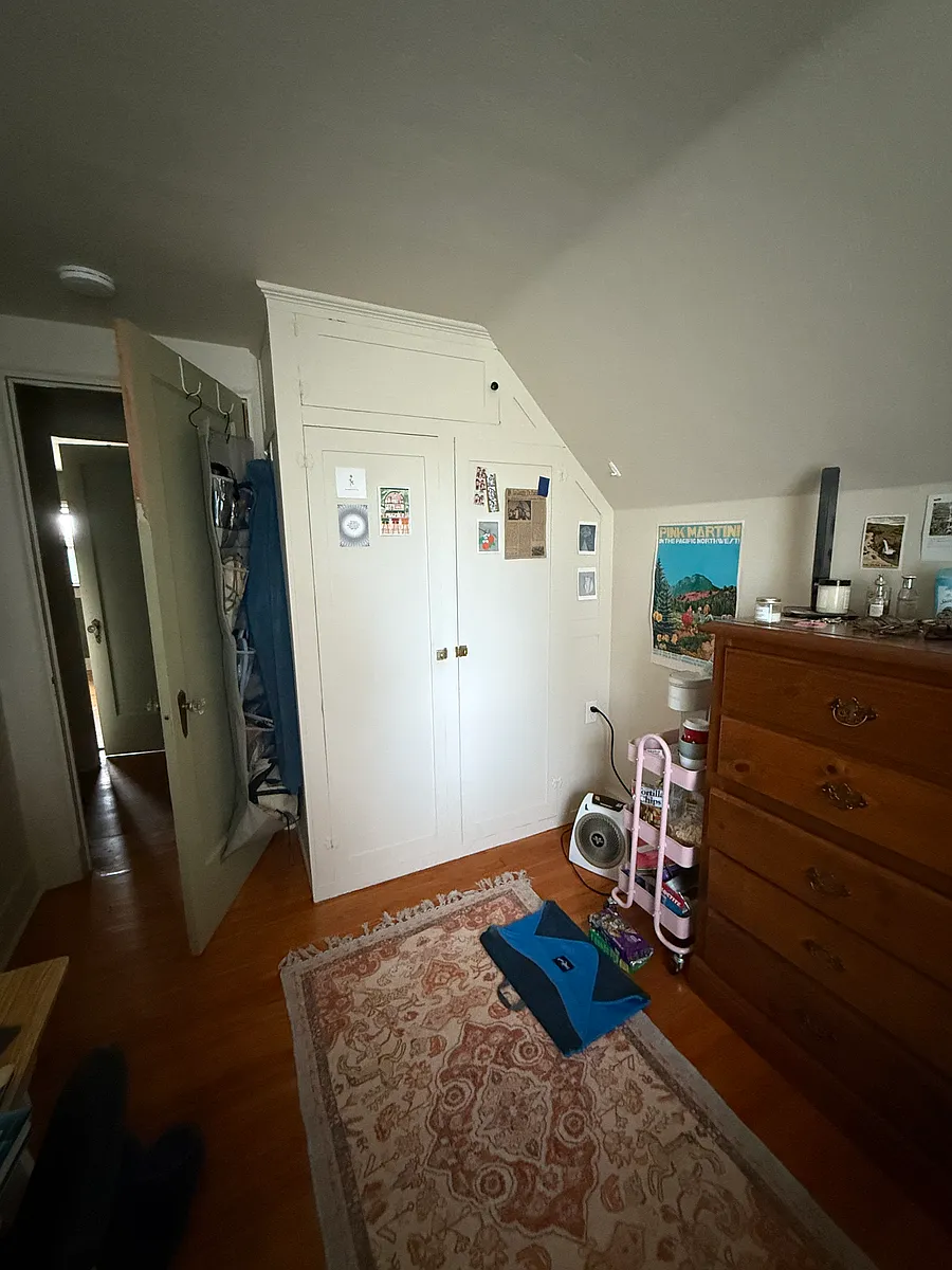 Upstairs room 2 - 629 NW 15th St