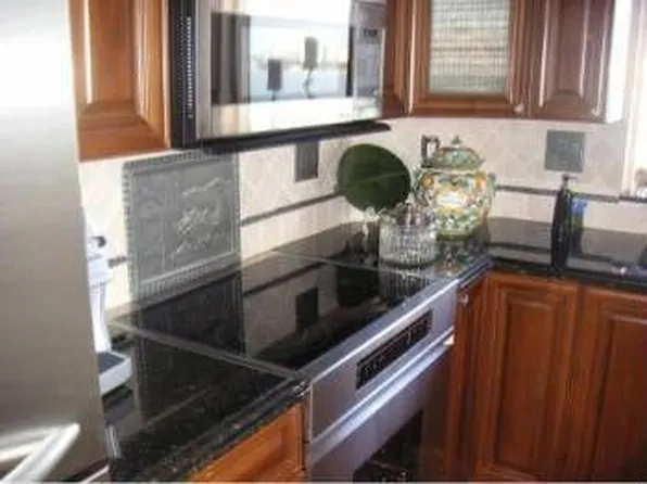 7601 E Treasure Dr APT 1420, North Bay Village, FL 33141