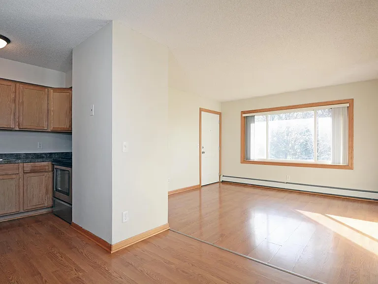 2105 Hillview Rd — Photo 4