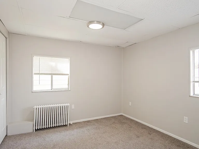 764730_025_bedroom_13189196.jpg