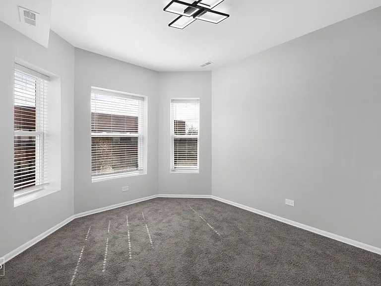 4750 S Calumet — Photo 15