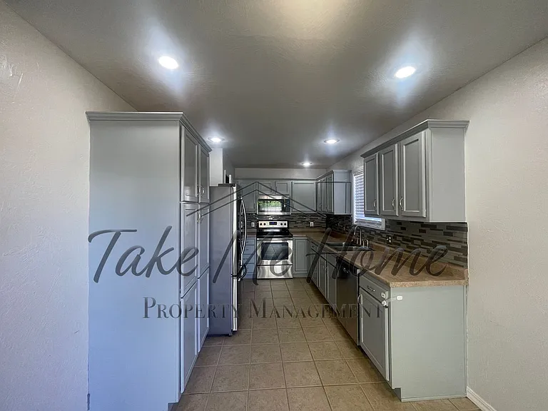 821 S Barberry Ct — Photo 10