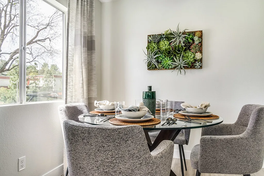 2 bed, 923 sqft, $2,875 — Photo 3