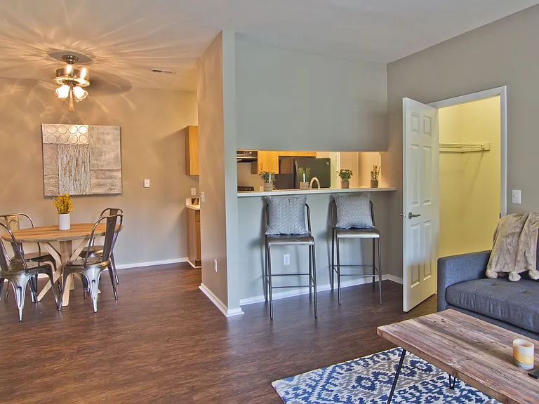 Perry' Crossings Apartments — Photo 7