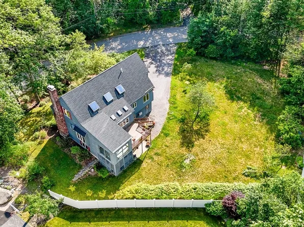 8 Horseshoe Dr, Acton, MA 01720