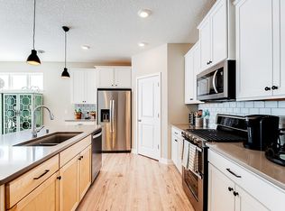 13590 Applewood Trl, Rosemount, MN 55068