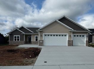 2543 S Stellita Cir, De Pere, WI 54115