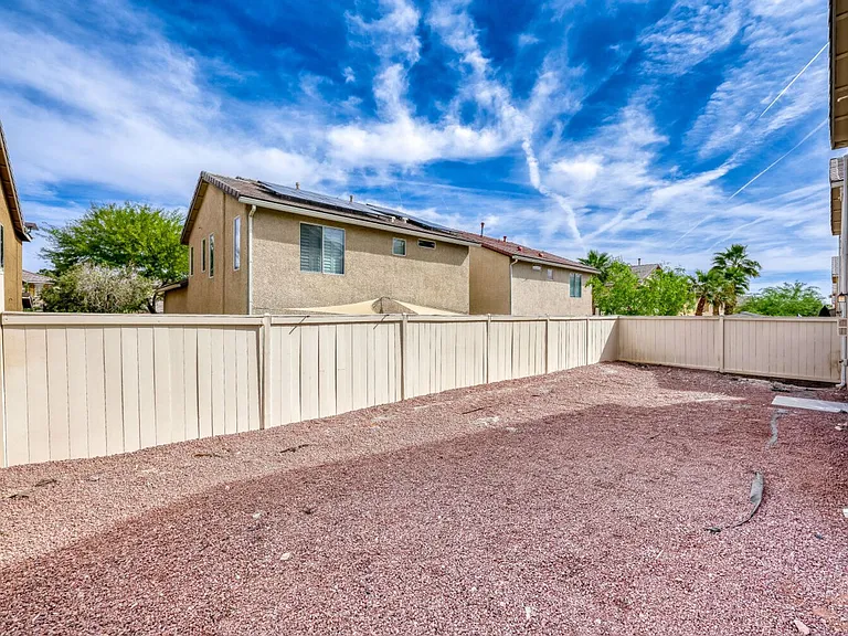 2562 Begonia Valley Ave — Photo 22