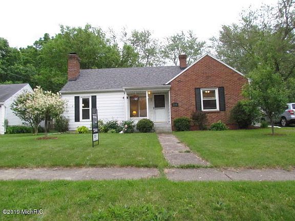 3rd image of 208 E Van Hoesen Blvd