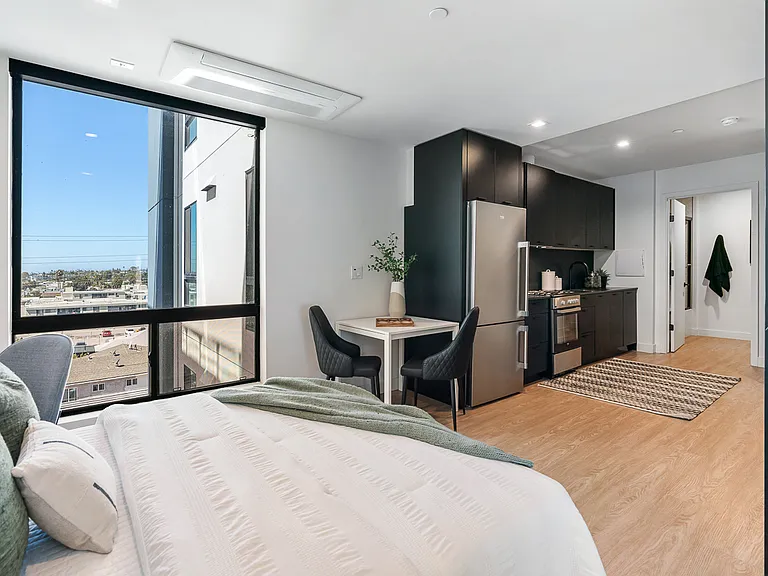 Venue Residences — Photo 41