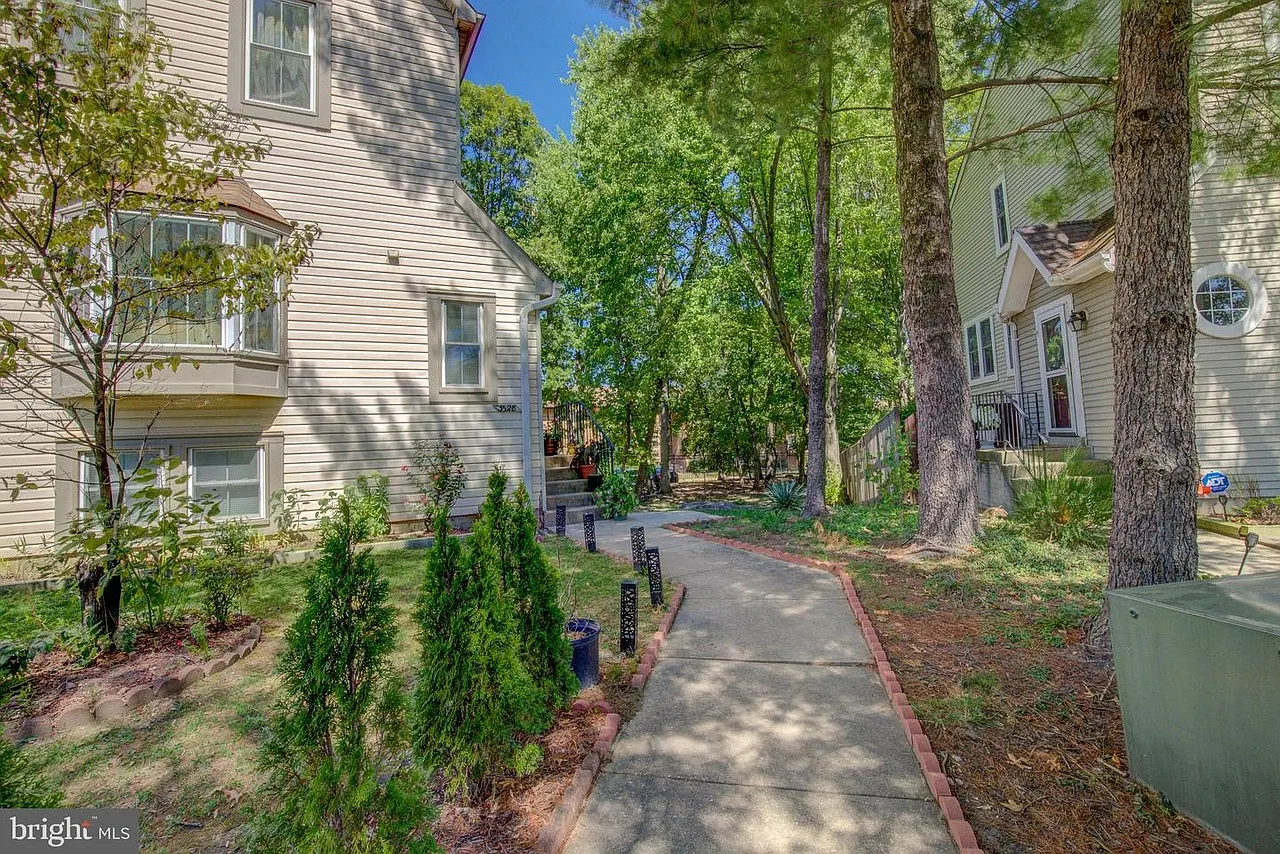 1 bed, 1328 sqft, $1,400 — Photo 2