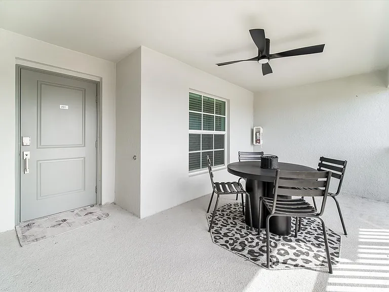 Entrance & Seating Area