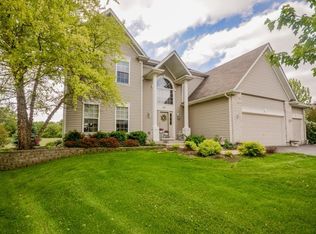 121 Nicholas Cir, Hampshire, IL 60140