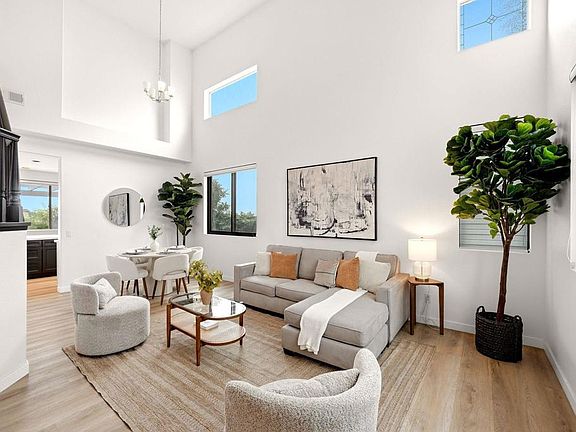 3rd image of 922 Camino Del Sol