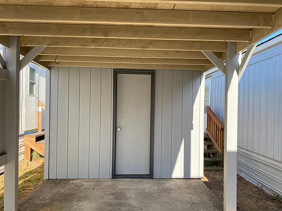 3rd image of 2200 NE Holmes Rd APT 7