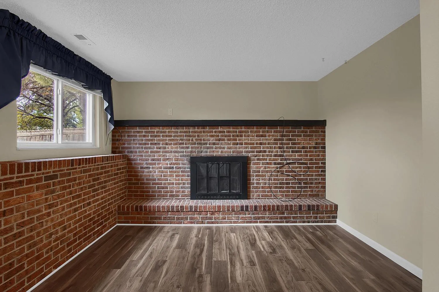 5 bed, 1671 sqft, $2,100 — Photo 4
