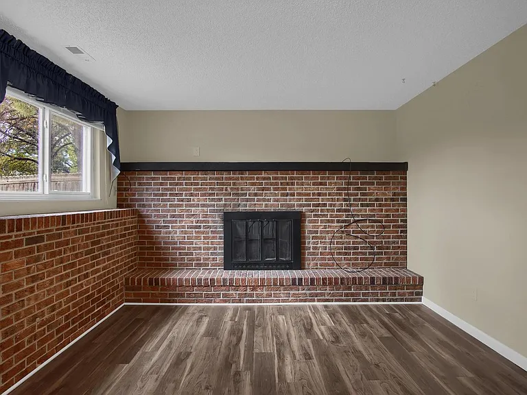 1197 Applewood Dr — Photo 4