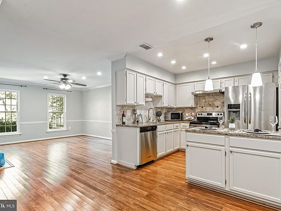 4th image of 12283 Wadsworth Way