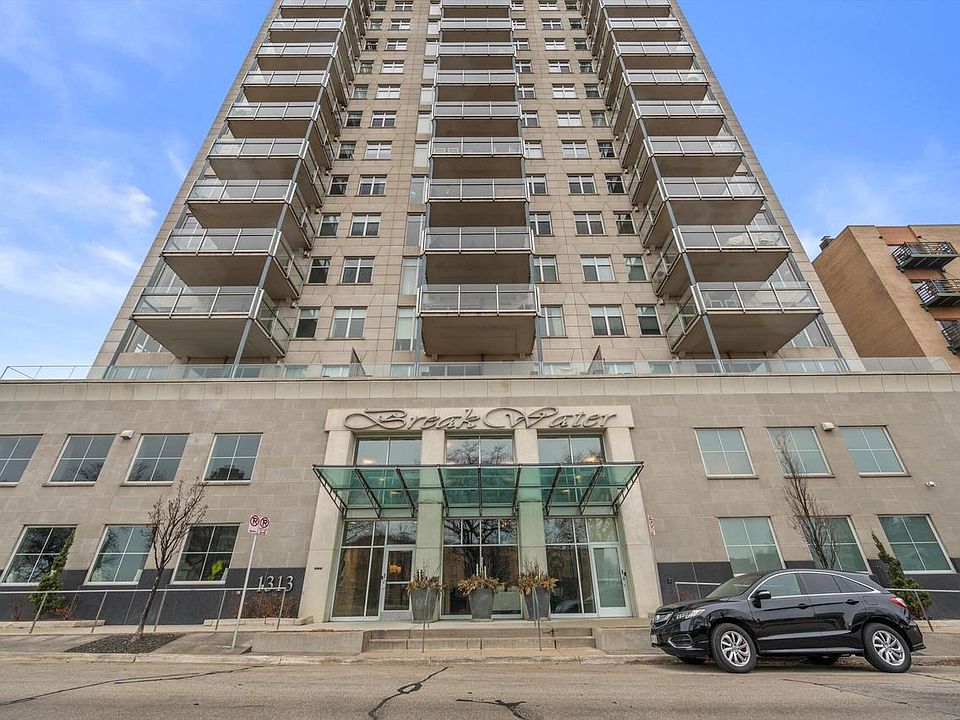 1st image of 1313 N Franklin PLACE #902