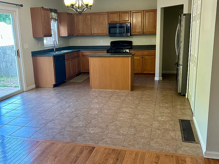 4512 Ledge Ct — Photo 3