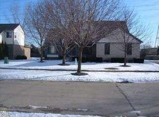7650 Cherrywood Dr, Westland, MI 48185
