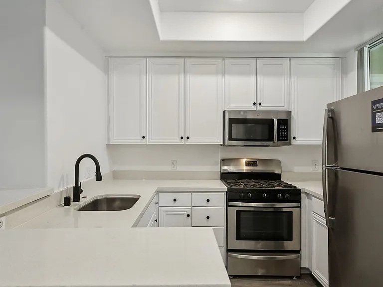 2245 Beverly Glen — Photo 33
